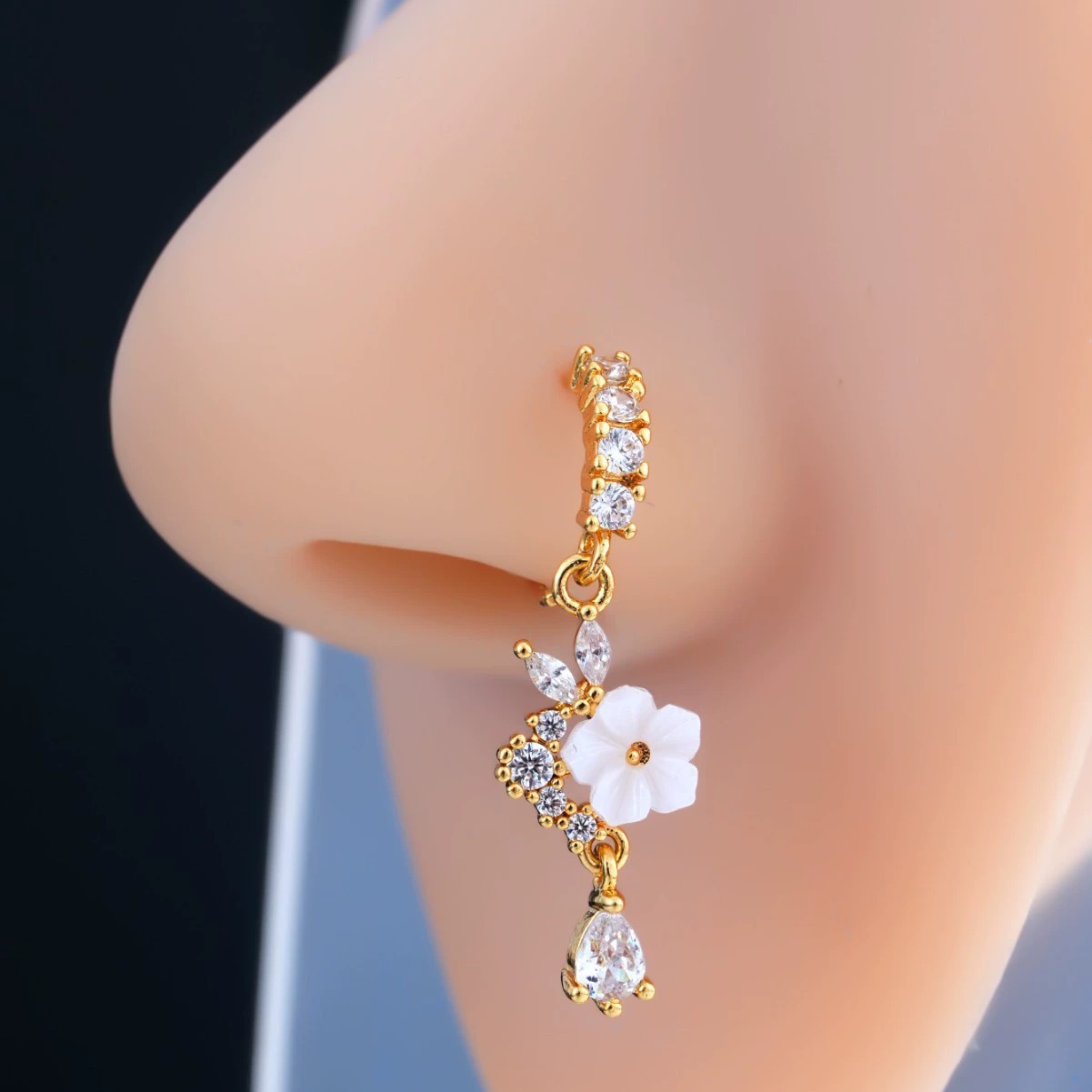 Gold Flower Nose Ring with Dan - Body Jewelry Surgical Steel のレビューと価格