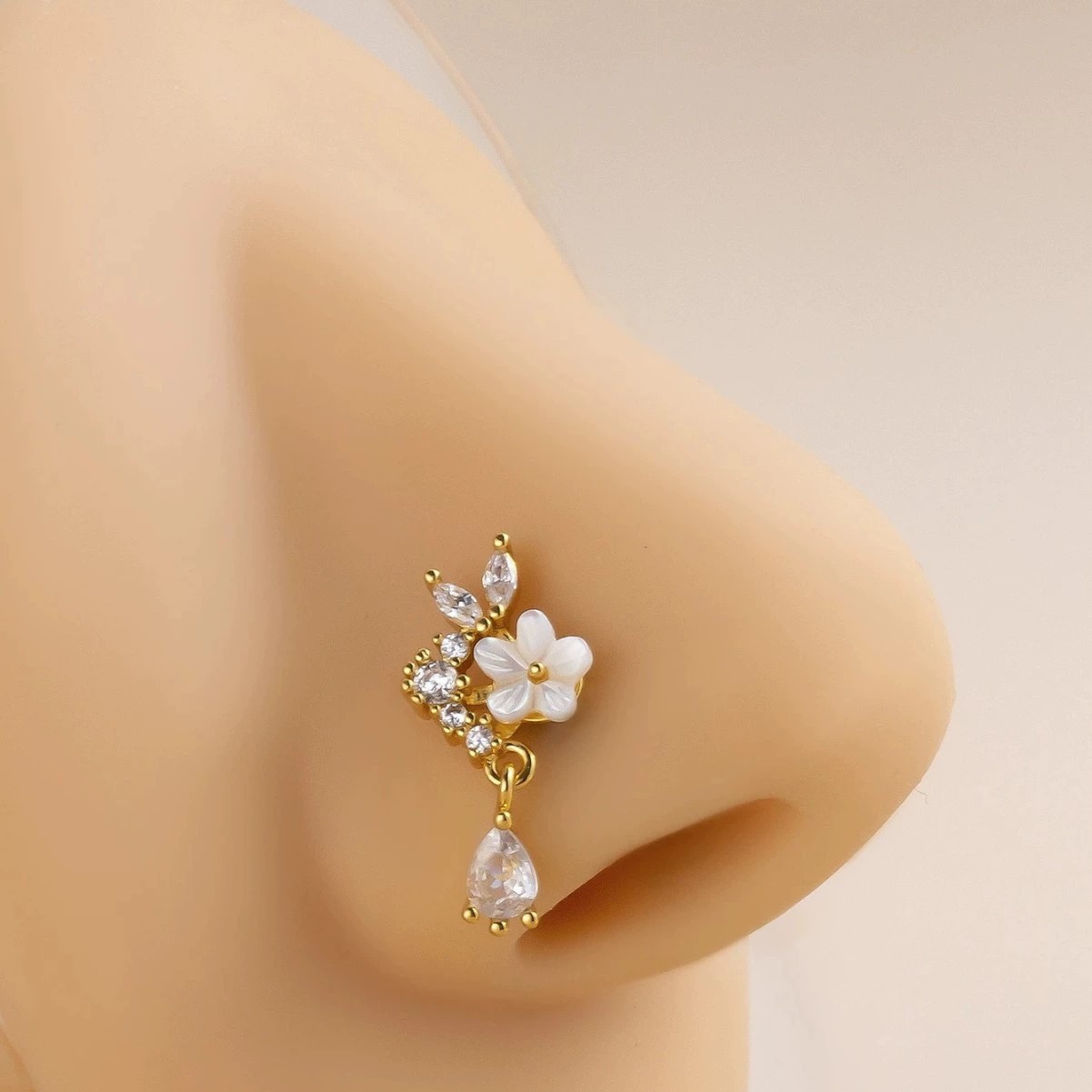 Gold Flower Nose Ring with Dan - Body Jewelry Surgical Steel のレビューと価格